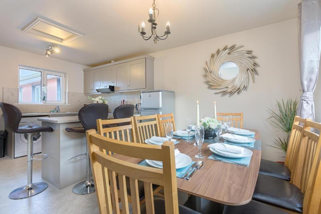 Town Square Townhouse - Best Location In Galway Kültér fotó